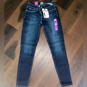 Signature levi strauss womens skinny jeans size 6M dark wash